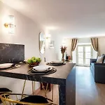 Vanity Flat - The House Of Travelers