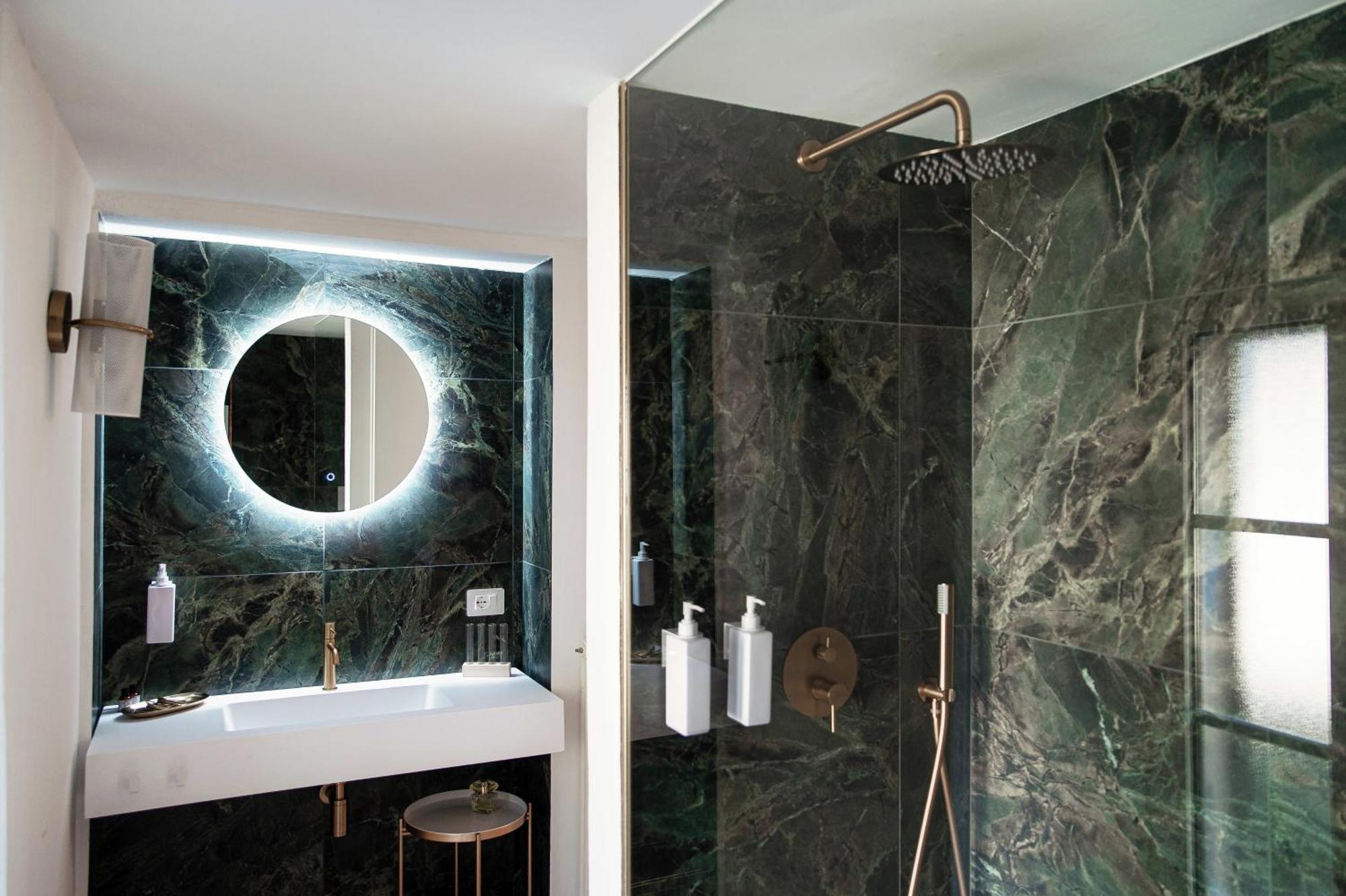Vanity Flat - The House Of Travelers * Côme
